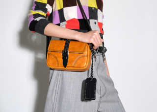 Onitsuka Tiger プレミアム旅行用リラックスセット** SHOULDER BAG | Onitsuka Tiger Official Website